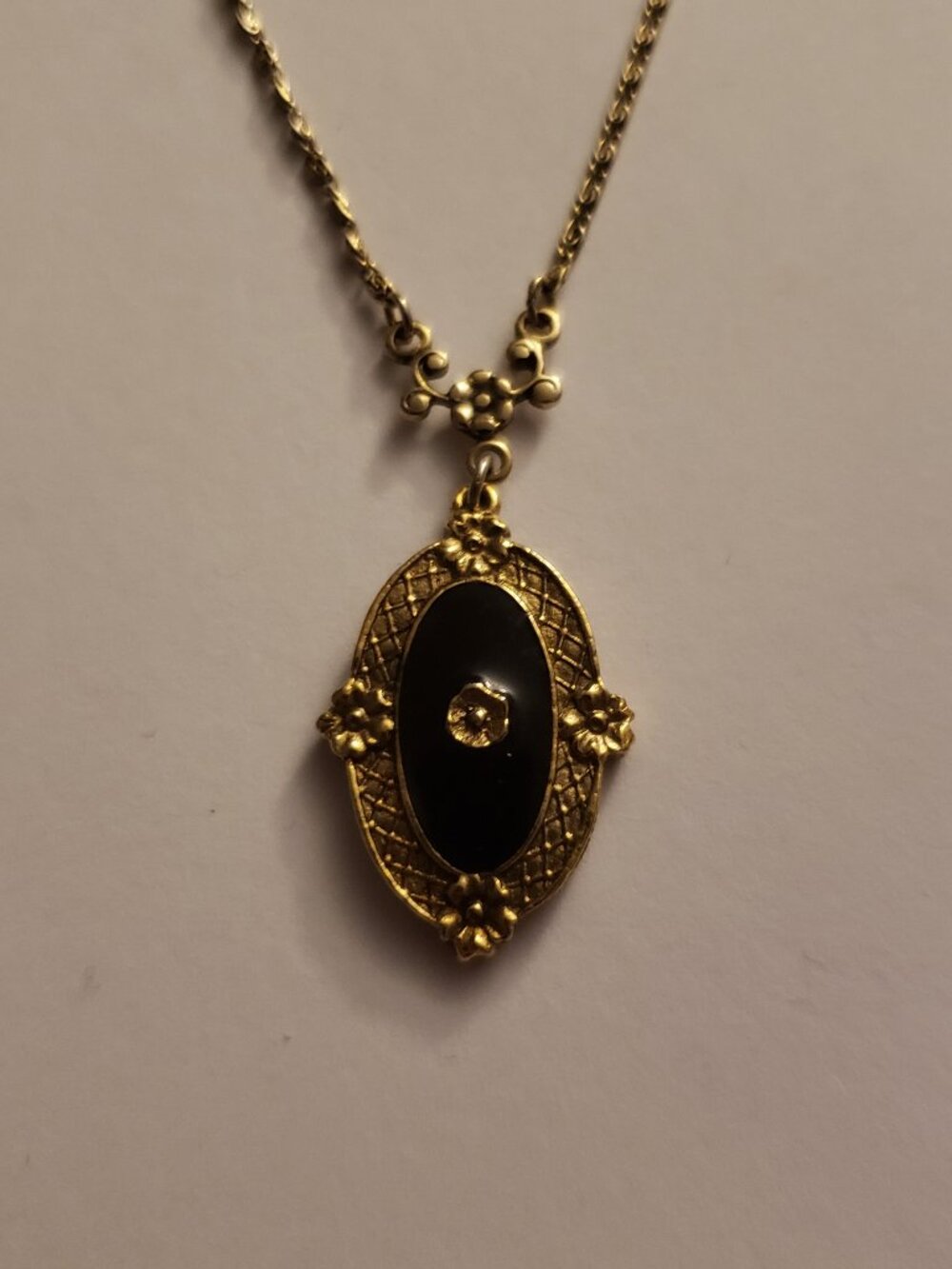 Vintage Reversible Black Oval Y-Drop Necklace Pendant Goldtone Chain Floral